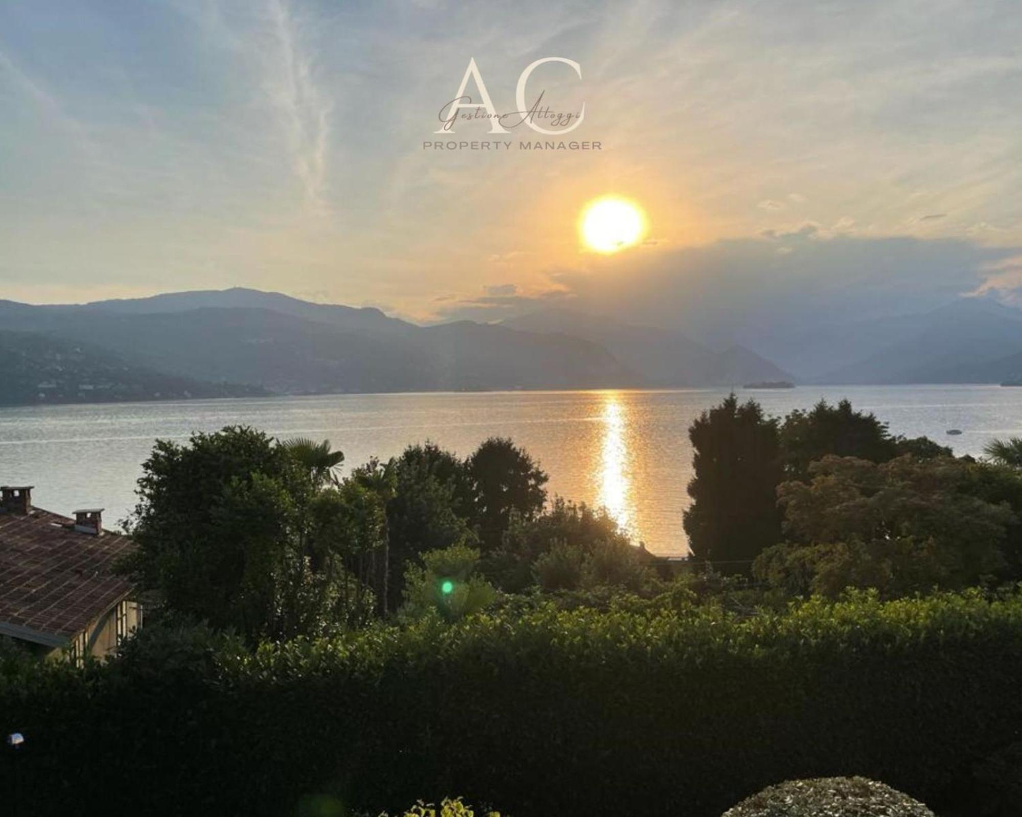 The House On The Lake Reno Di Leggiuno Екстериор снимка