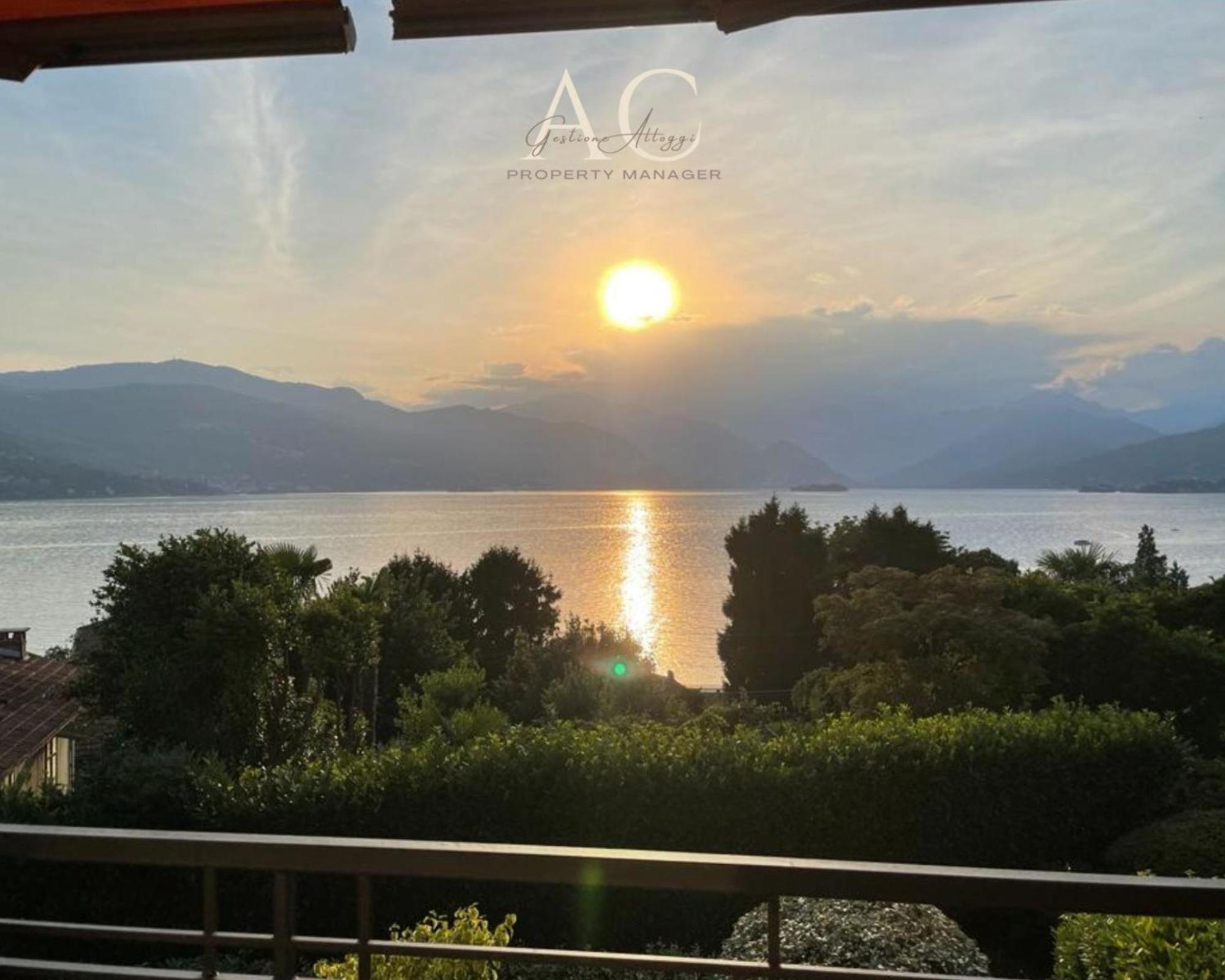 The House On The Lake Reno Di Leggiuno Екстериор снимка
